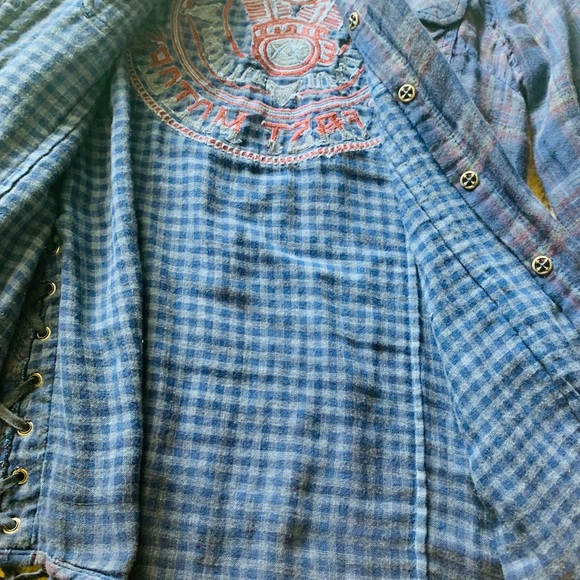 Shirt - Picture 2 of 6